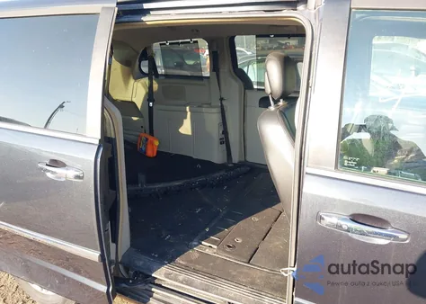 2014 Chrysler Town & Country Touring-L z USA, uszkodzony, nr VIN 2C4RC1CG6ER178117